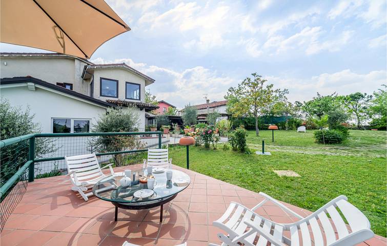 250 sq. ft. Apartment with Parking, Pool & Garden near Montemarzino in Montemarzino, Province d'Alexandrie
