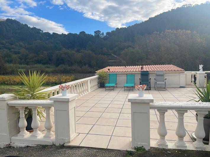 Location de vacances pour 5 personnes, avec jardin et vue, animaux acceptés à Le Castellet