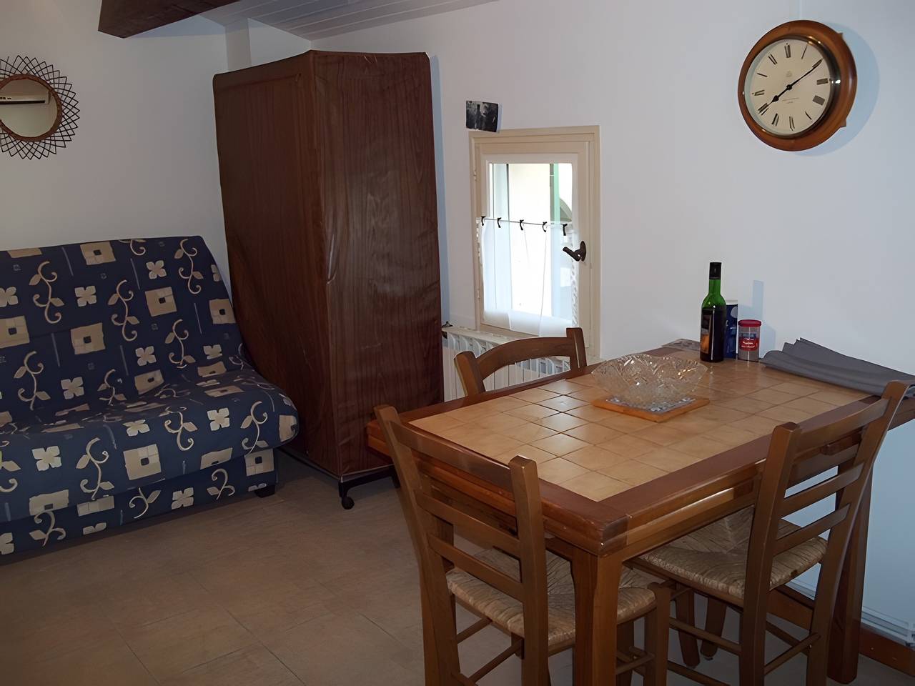 Appartement entier, Appartement « La Maison Fleurie » avec terrasse privée, Wi-Fi et climatisation in Saint-Rémy-de-Provence, Région d'Arles