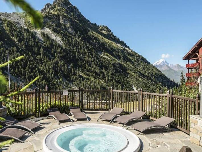 Gîte pour 3 personnes, avec piscine et balcon, adapté aux familles dans Arc 1950