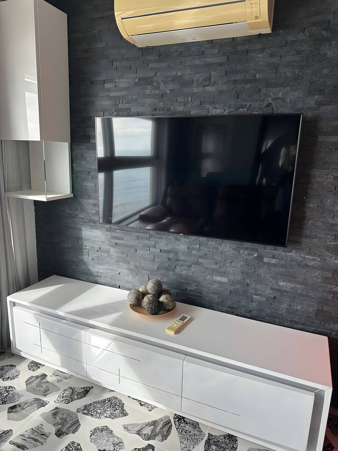 Ολόκληρο το διαμέρισμα, Apartment 'Camões Vista Mar 10 D' with Sea View, Wi-Fi and Air Conditioning in Armação de Pêra (costa), Faro District