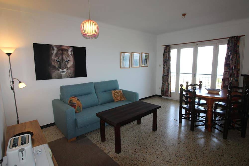 Appartamento intero, Sea View Apartment, Parking Included, Pets Allowed in Llanca, Upper Empordà