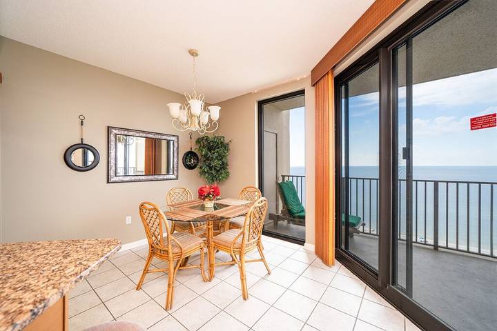 Vacation apartment for 4 people, with hot tub and pool as well as balcony and sauna in Alabama