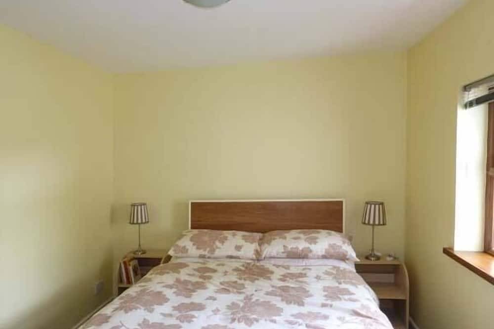 Ferrys, family friendly, with open fire in Portsalon, County Donegal in Lough Swilly