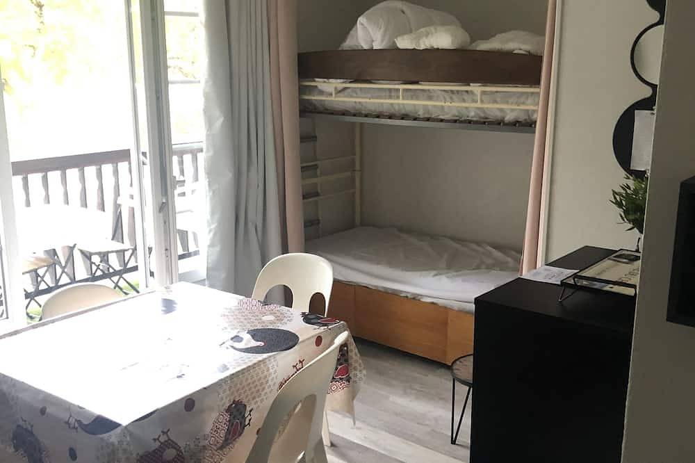 Entire apartment, Apt private residence close to all amenities and leisure facilities in La Bourboule, Volcans d'Auvergne Regional Nature Park