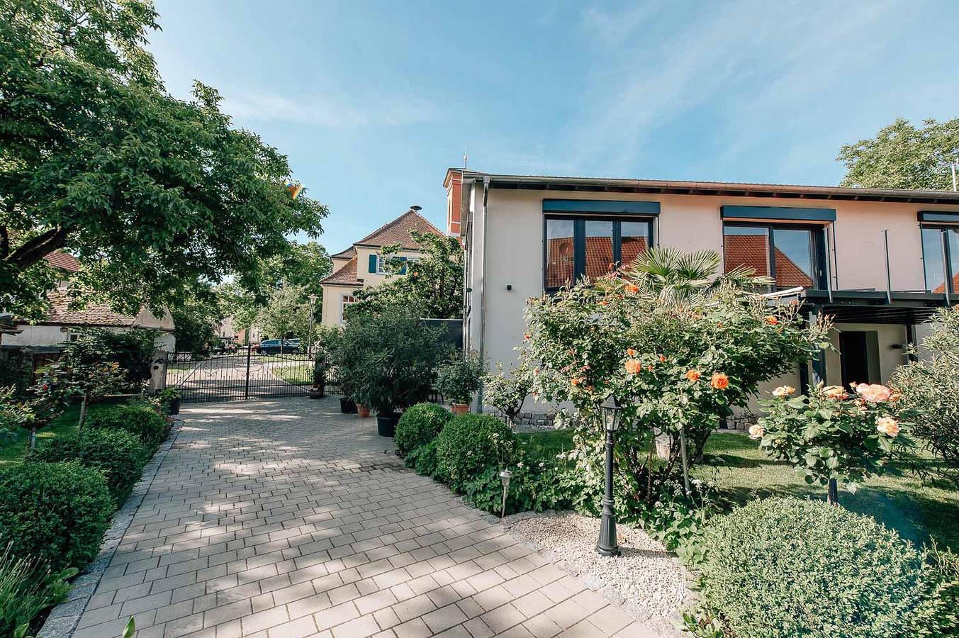 Apartment im Weinparadies - Modernes Apartment (40 qm) mit eigener Terrasse im mediterranen Garten in Weigenheim, Fränkisches Weinland