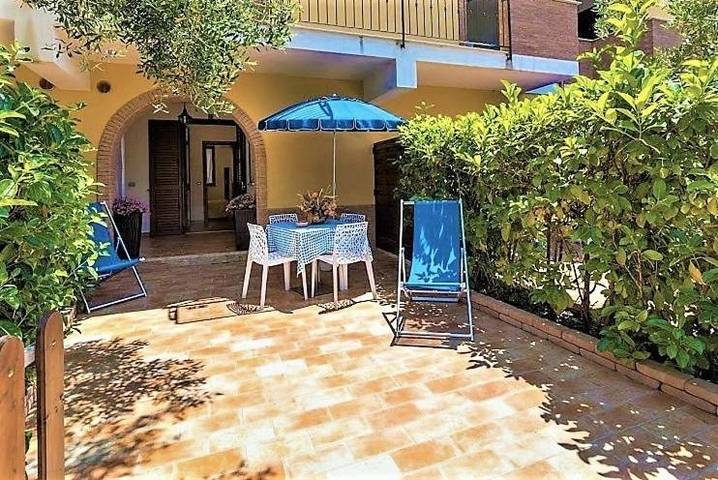 Appart’hôtel pour 4 personnes, avec Balcon et Terrasse ainsi que Jardin et Vue dans Marina di Camerota