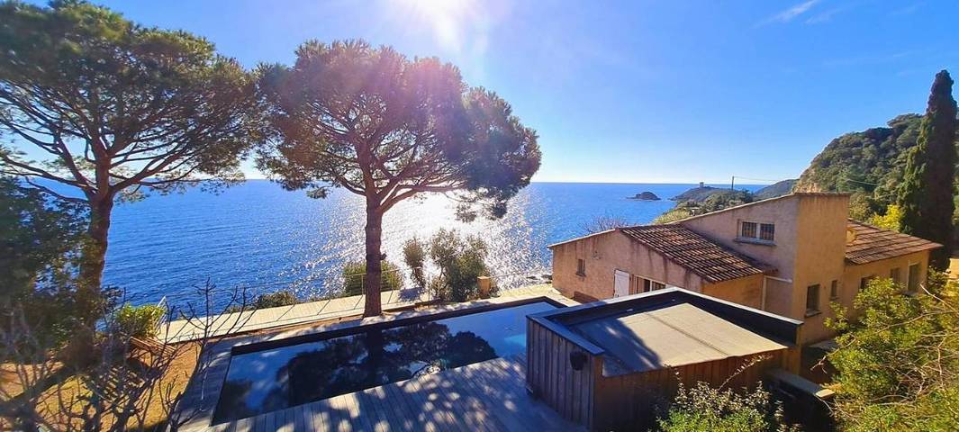 Villa pour 8 personnes, avec piscine et jardin dans Fautea