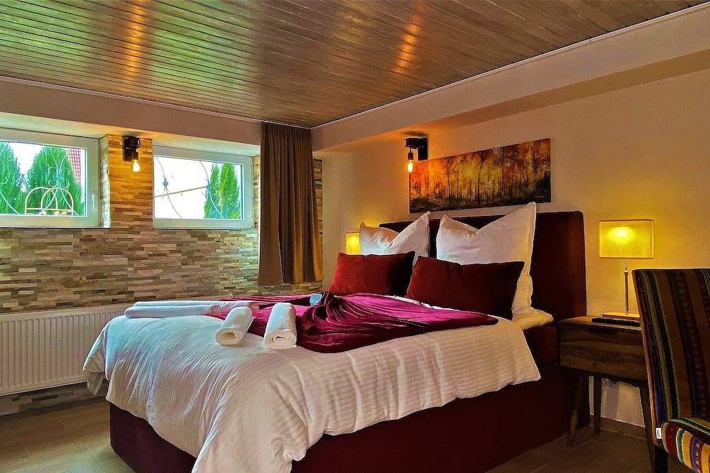 Entire apartment, Kassel basement near the city with Ev charging station in Niestetal, Hessisches Bergland