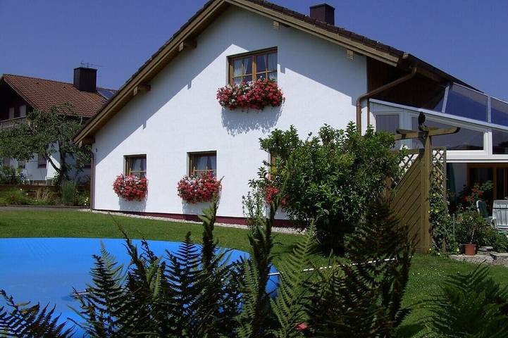 Ferienwohnung für 6 Personen, mit Balkon und Garten in Grafing