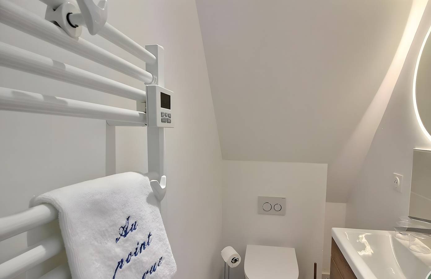 Chambres D'hotes Au Point De Vue « Chambre Ile Bono » avec vue sur mer et Wi-Fi in Perros-Guirec, Côte de Granit Rose