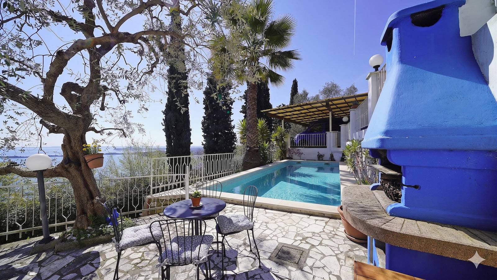 Villa Samanta in Gardone Riviera, Montagnes autour du lac de Garde