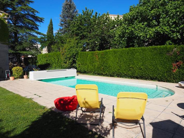 Gîte pour 2 personnes, avec jardin et piscine à Volx