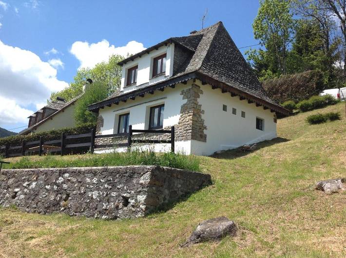 Gîte pour 6 personnes, avec Terrasse ainsi que Jardin et Vue à Saint-Jacques-des-Blats