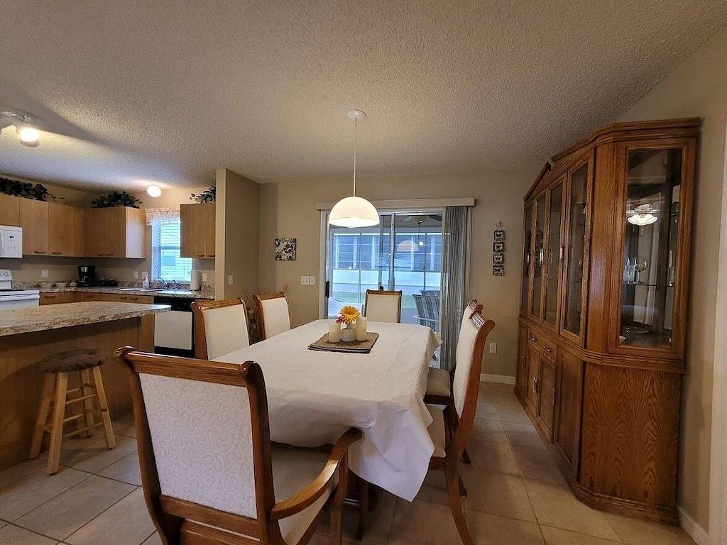 Kingbed w/Cart in The Villages, Sumter County