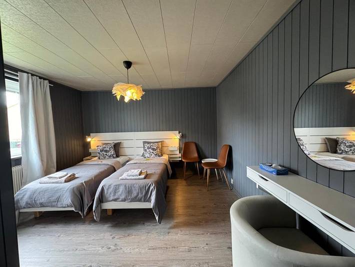 Ferienwohnung für 8 Personen, mit Balkon und Terrasse sowie Garten und Ausblick in Åmål