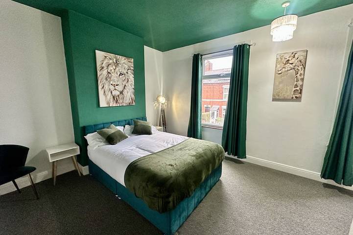 Broomfield Place Coventry 4 Double Bedroom Property in Coventry, Birmingham Area