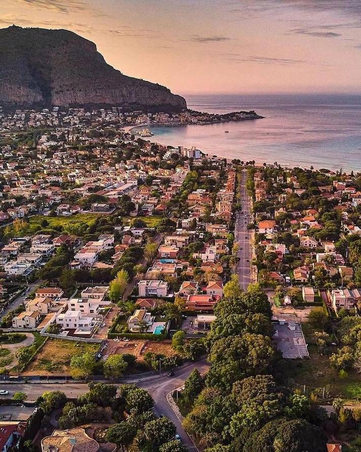 Ferienwohnung für 7 Personen, mit Balkon und Terrasse sowie Garten und Ausblick in Mondello - 2