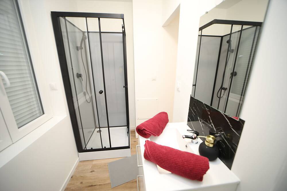 Appartement entier, Eden , L'élégant! Seul, en couple ou en famille. in Cambrai, Département Nord