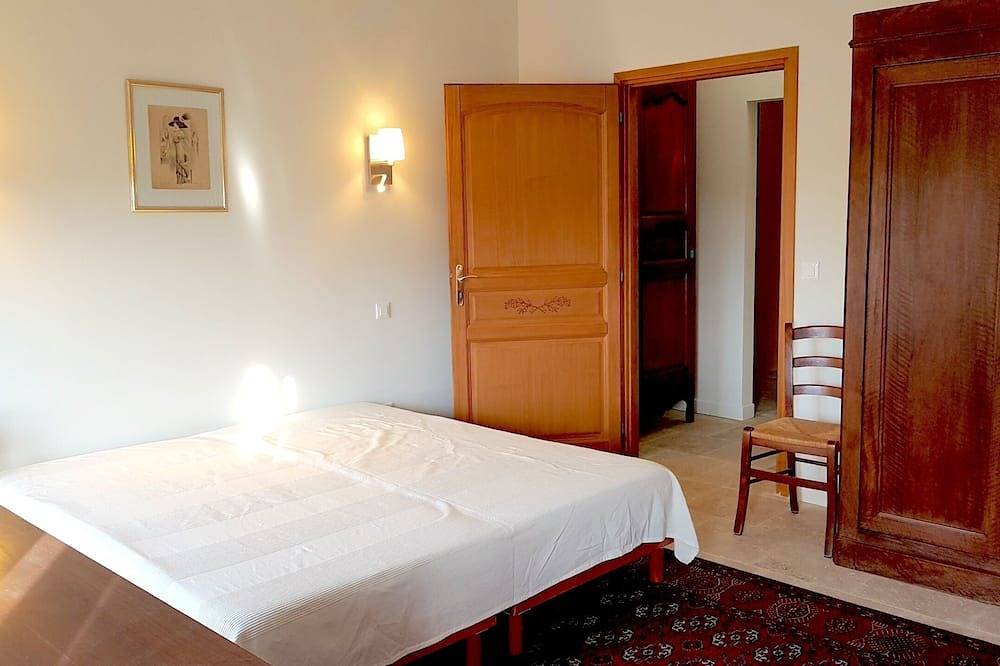 Appartement entier, Provence : App traversant de ville, calme, très lumineux, terrasse. 2 étoiles. in Valréas, Enclave de Valreas