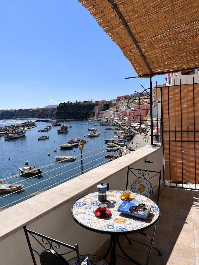 Gîte pour 2 personnes, avec vue sur le lac ainsi que vue et terrasse à Procida - 4