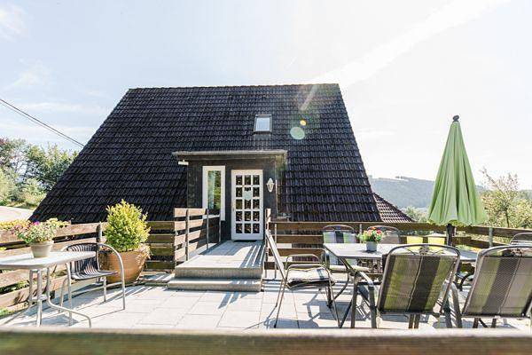 Ferienwohnung für 7 Personen, mit Balkon und Terrasse sowie Garten und Sauna in Eslohe