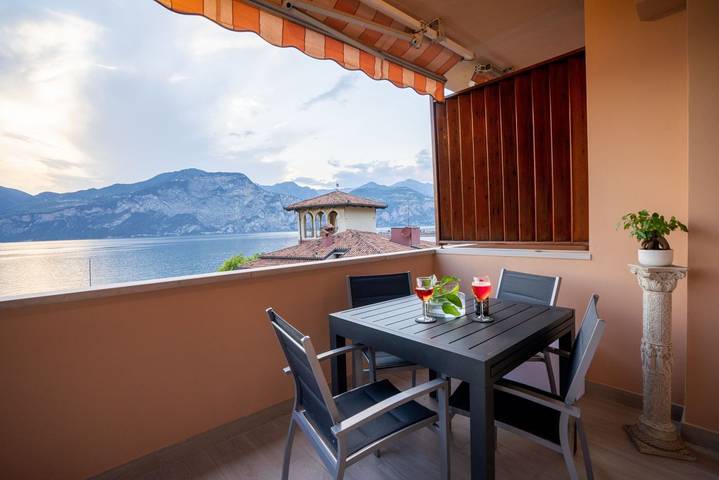 Ferienwohnung für 2 Personen, mit Garten und Seeblick sowie Pool