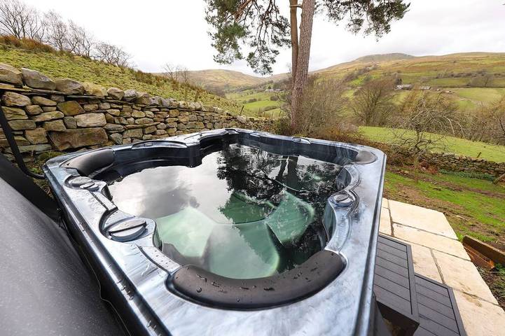 Holiday rental for 6 people, with hot tub and garden, with pets in Yorkshire Dales National Park
