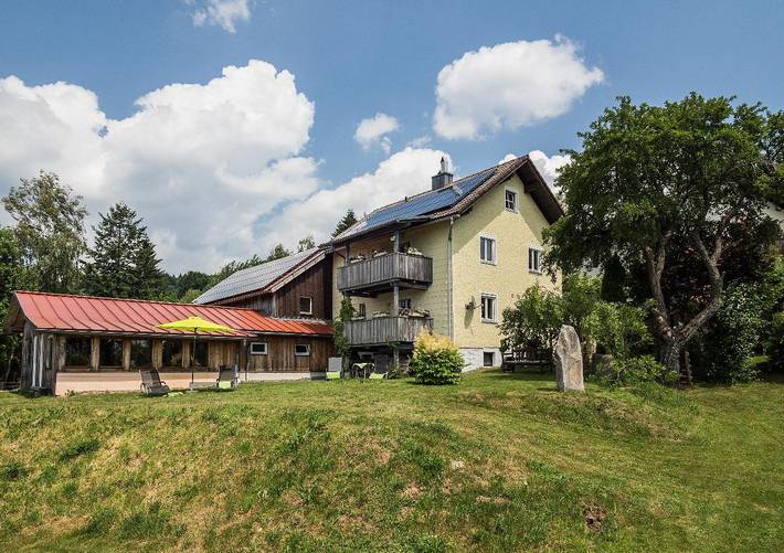 Ferienwohnung für 4 Personen, mit Balkon/Terrasse und Balkon sowie Terrasse und Garten in Neuschönau