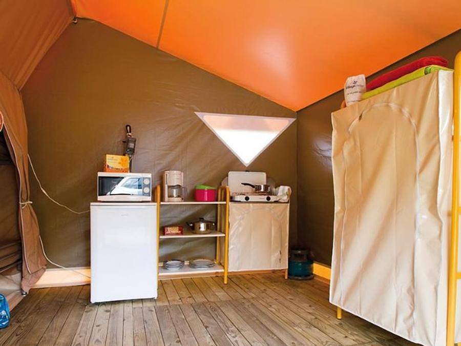 Camping L'Orée Du Bois - Bungalow de lona 4 personas - 2 dormitorios 20m² - sin baño in Hourtin, Parque natural regional del Médoc