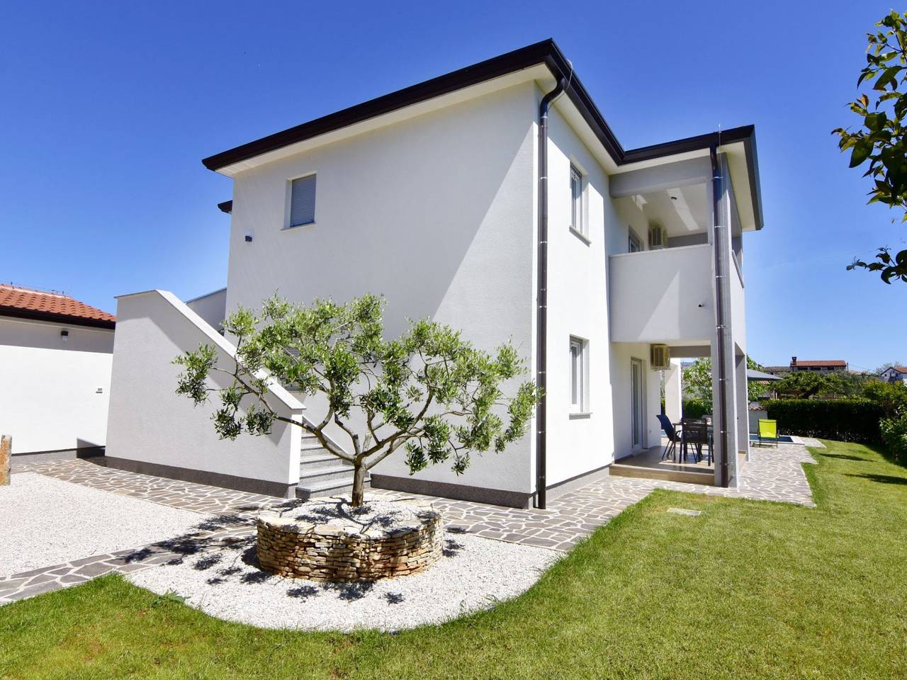 Ganze Wohnung, Apartment 2 in einer neuen Villa mit Pool in ruhiger Lage in Umag und Umgebung