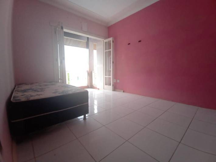 Casas e apartamentos de temporada para 15 pessoas, com piscina e balcão e ainda vista em Xangri-lá