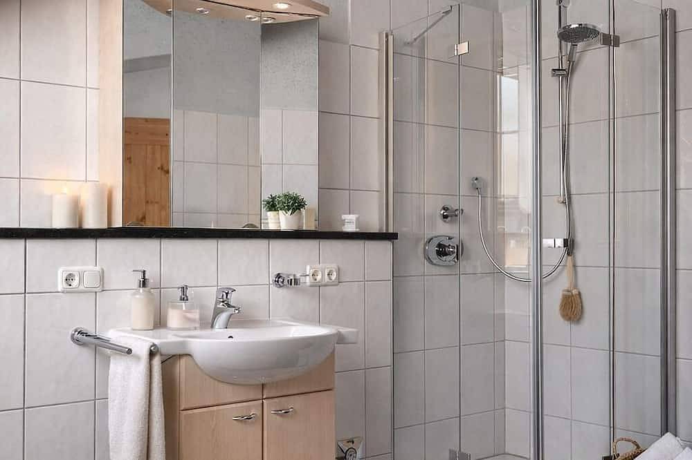 Ganze Wohnung, Helle Ferienwohnung im Bayerischen Wald – Balkon, Garten & viel Platz für 4 in Mauth, Ostbayern