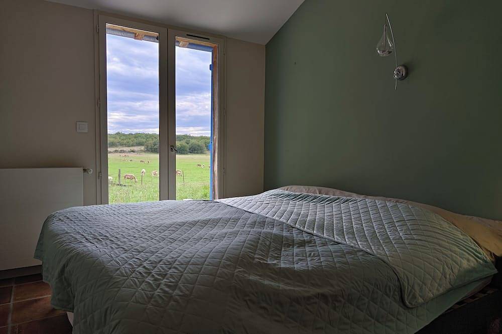 Gite Valades with pool and view in Saint-Antonin-Noble-Val, Macizo Central