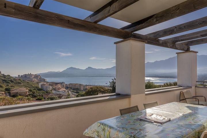 Ferienwohnung für 6 Personen, mit Terrasse in Calvi