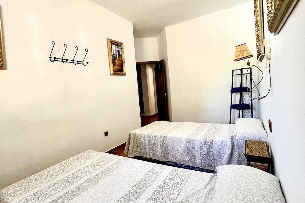 Holiday Home 'Finca Rural Mazuqueto' with Mountain View, Private Pool and Wi-Fi in Jubrique, Málaga Province
