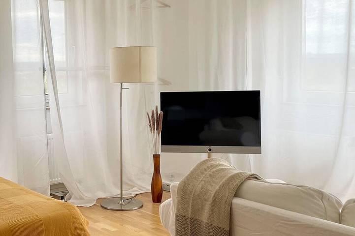 Ganze Wohnung, Herrliche gemütliche Wohnung in Hochheim mit eigenem Balkon & Parkplatz in Hochheim am Main, Hochheim