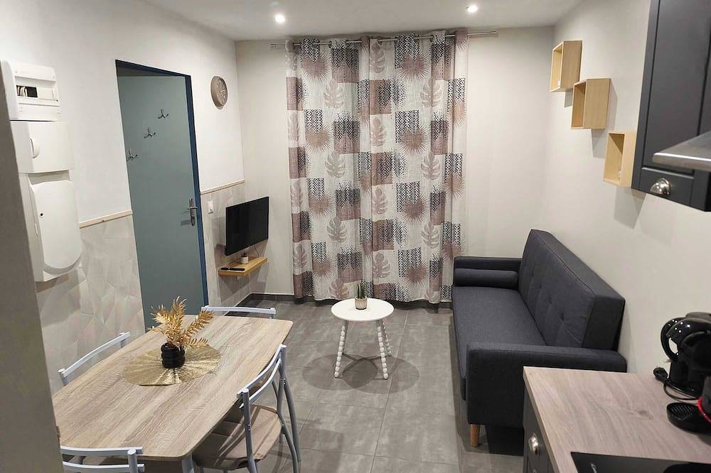 Ganze Wohnung, Convenient Downtown Apartment with Parking in Charleville-Mézières, Ardennen