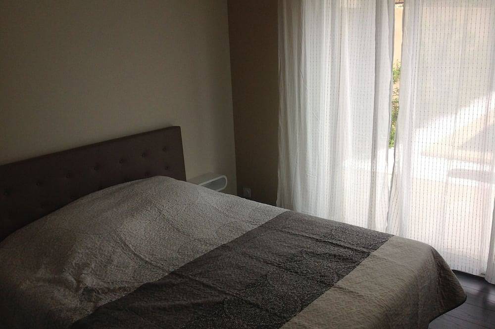 St Rémy de Provence, recent villa, 4 bedrooms / 2 bathrooms between Alpilles and downtown in Saint-Rémy-de-Provence, Arles region