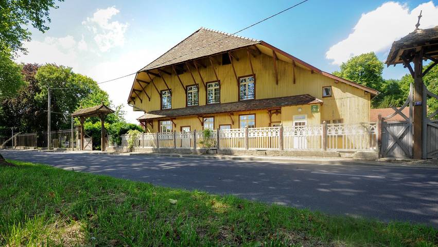 Gîte pour 11 personnes, avec Terrasse et Jardin à Saint-Mesmin (Aube)
