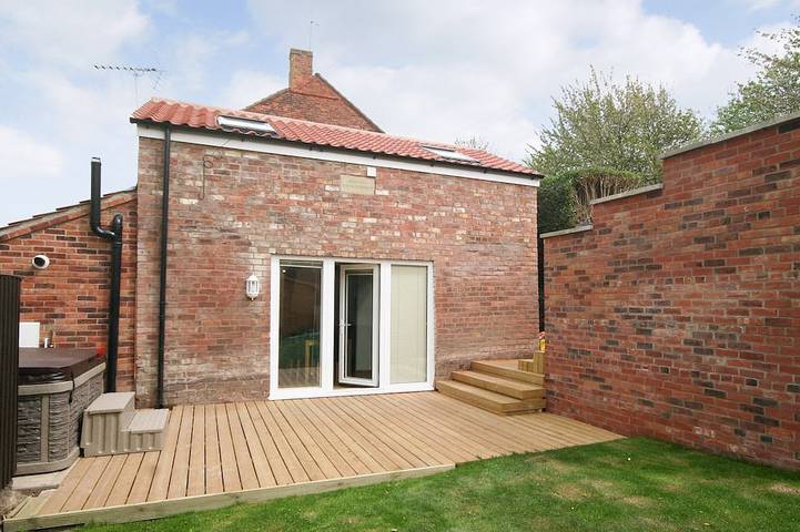 Cottage for 4 people, with hot tub and garden as well as pool, with pets in Lincolnshire