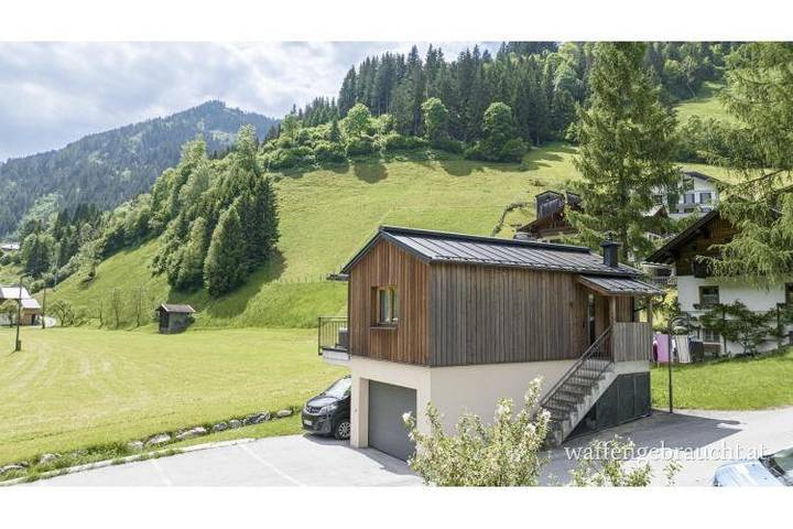 Ferienhaus für 4 Personen, mit Balkon und Terrasse sowie Garten und Pool