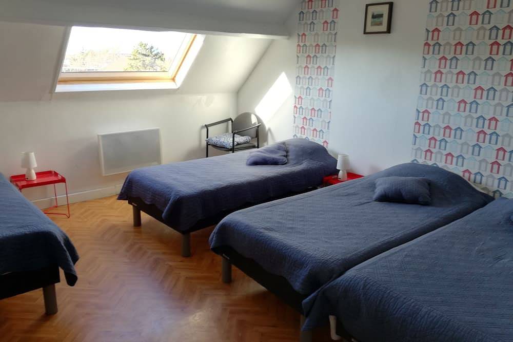 Maison avec piscine extérieure privée, jardin, à 500m de la plage in Sainte Cécile Plage, Camiers