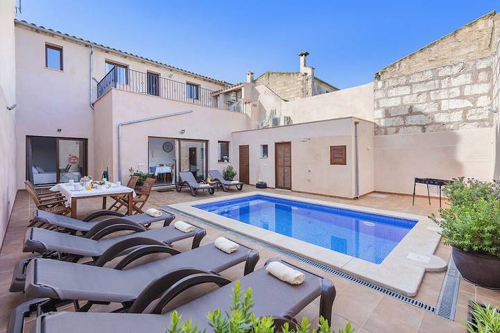 Casa de vacaciones para 10 personas, con balcón además de piscina y jardín - 1