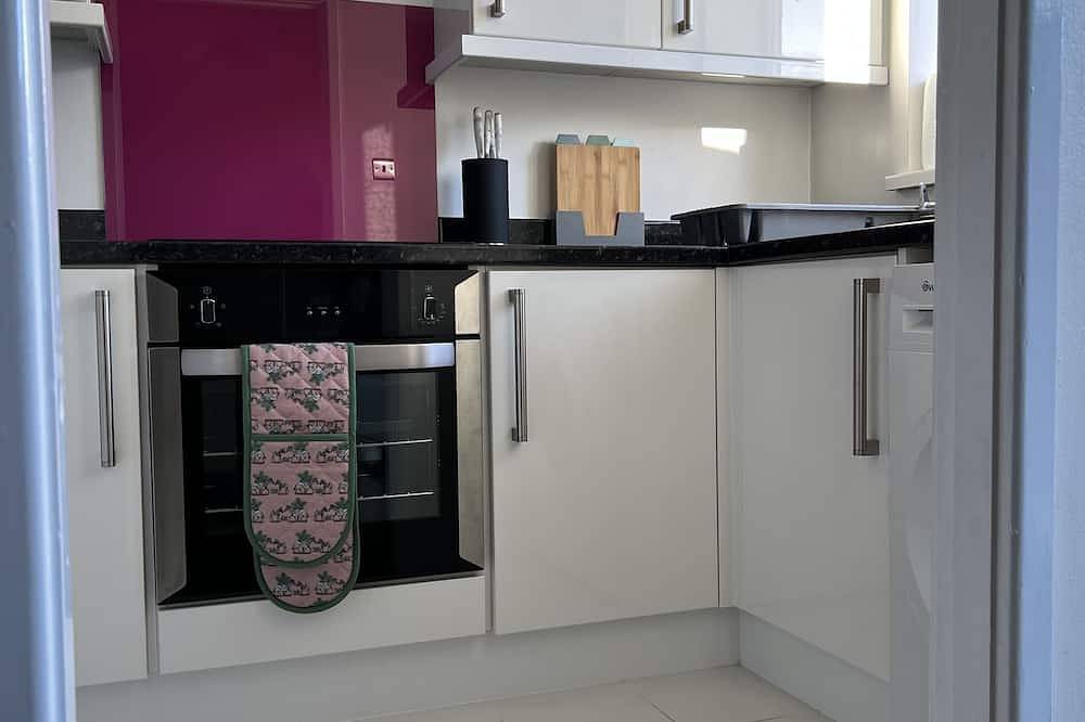 Beautiful home in peaceful neighbourhood  with great amenities around in Wigan, Greater Manchester