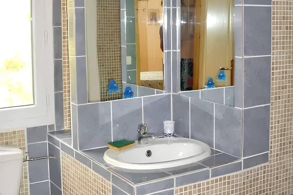 Homerez - Villa Rousset with Pool in Rousset, Aix-en-Provence region