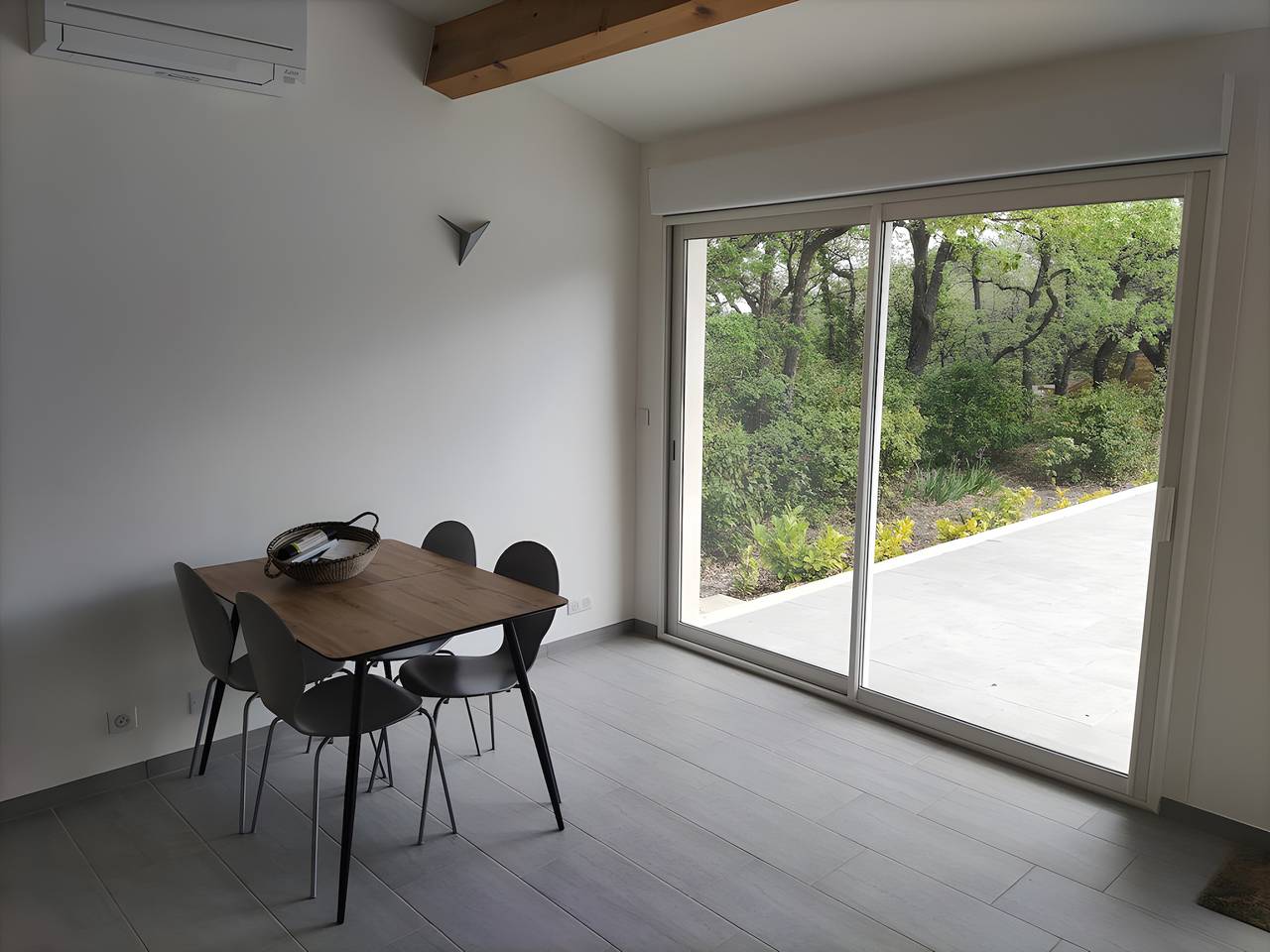 Maison de vacances « La Rouveraie, 35 m² » avec vue sur la montagne, Wi-Fi et climatisation in Le Puy-Sainte-Réparade, Région d'Aix-en-Provence