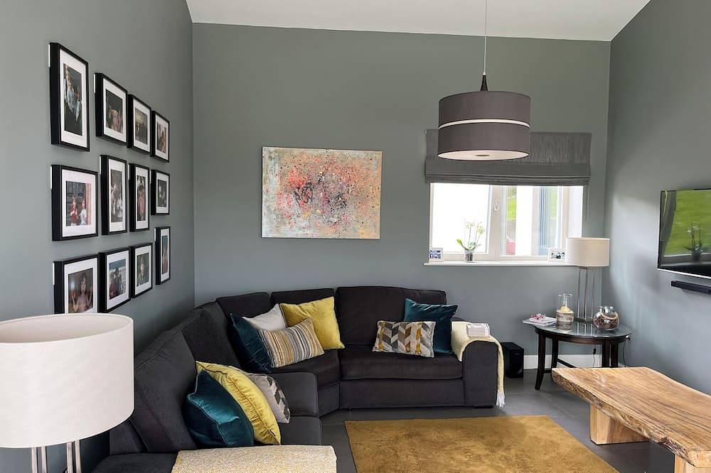 Luxurious home with gym, bar & sauna, overlooking the Sugarloaf in Enniskerry. in County Wicklow