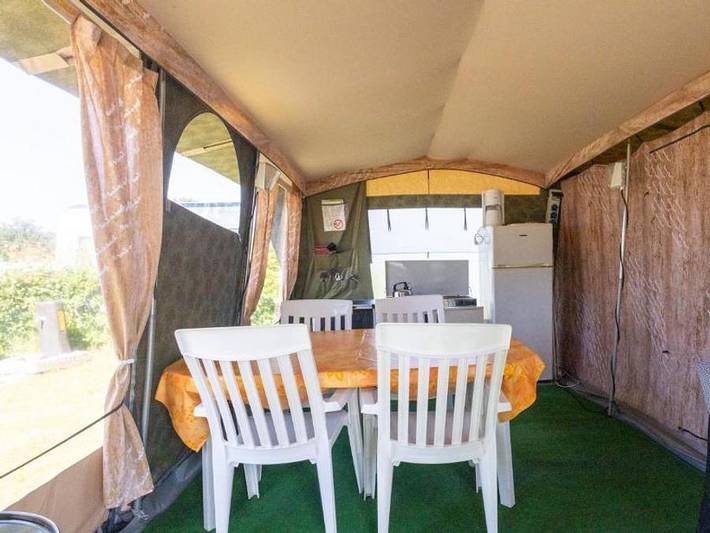 Tente pour 4 personnes, avec bassin pour enfant dans Auvergne-Rhône-Alpes - 3