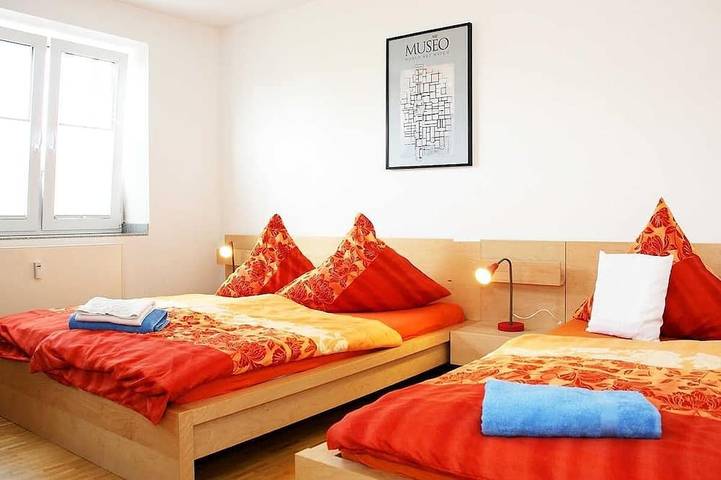 Ganze Wohnung, Nice, centrally located apartments in Cologne, tram stop in front of the door. in Rodenkirchen, Köln